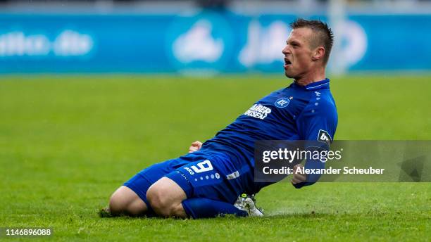 Marvin Pourie of Karlsruhe celebrates the third goal for his team during the 3. Liga match between Karlsruher SC and SG Sonnenhof Grossaspach at...