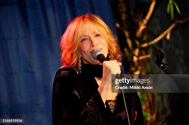 Presidential Candidate Howard Dean campaigns at Davio's Restaurant. Singer-songwriter Carly Simon performs during Dean's campaign event in Boston, MA...