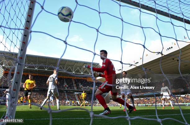 Leander Dendoncker of Wolverhampton Wanderers scores his team's first goal past Sergio Rico of Fulham FC during the Premier League match between...