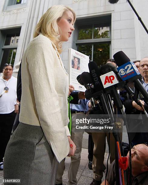 Elizabeth Smart talks about missing children to the press outside of federal court after the sentencing of Elizabeths kidnapper Brian David Mitchell...