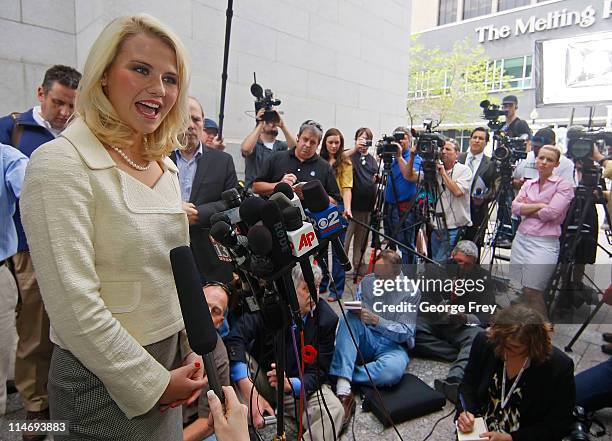 Elizabeth Smart talks to the press outside of federal court after the sentencing of Elizabeths kidnapper Brian David Mitchell May 25, 2011 in Salt...