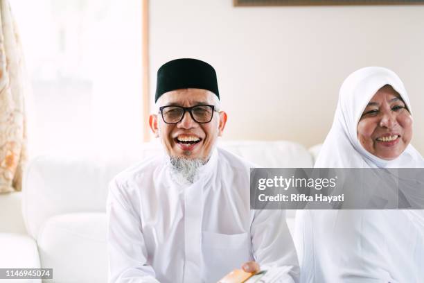 Altes Paar feiert Hari Raya Aidilfitri