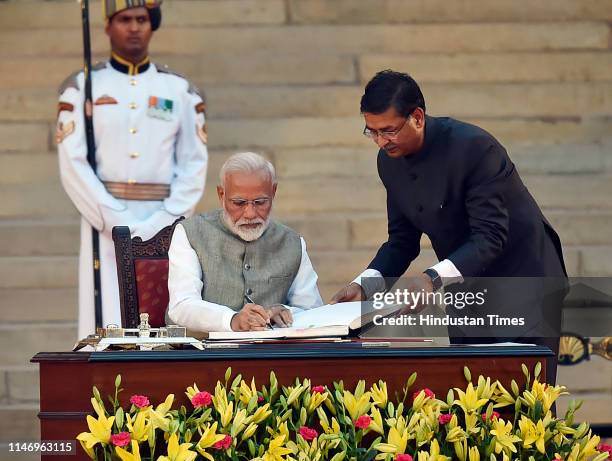 Modi Sign 263 Second Swearing In Ceremony Of Narendra Modi Stock Photos, High-Res ...