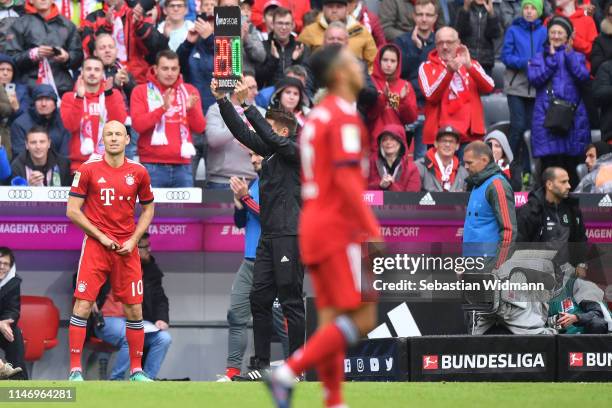 Arjen Robben of Bayern Munich prepares for his substitution during the Bundesliga match between FC Bayern Muenchen and Hannover 96 at Allianz Arena...