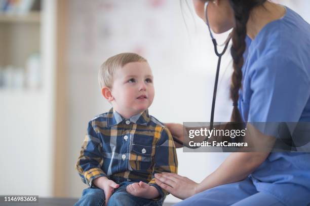 boy getting medical checkup - civil imagens e fotografias de stock