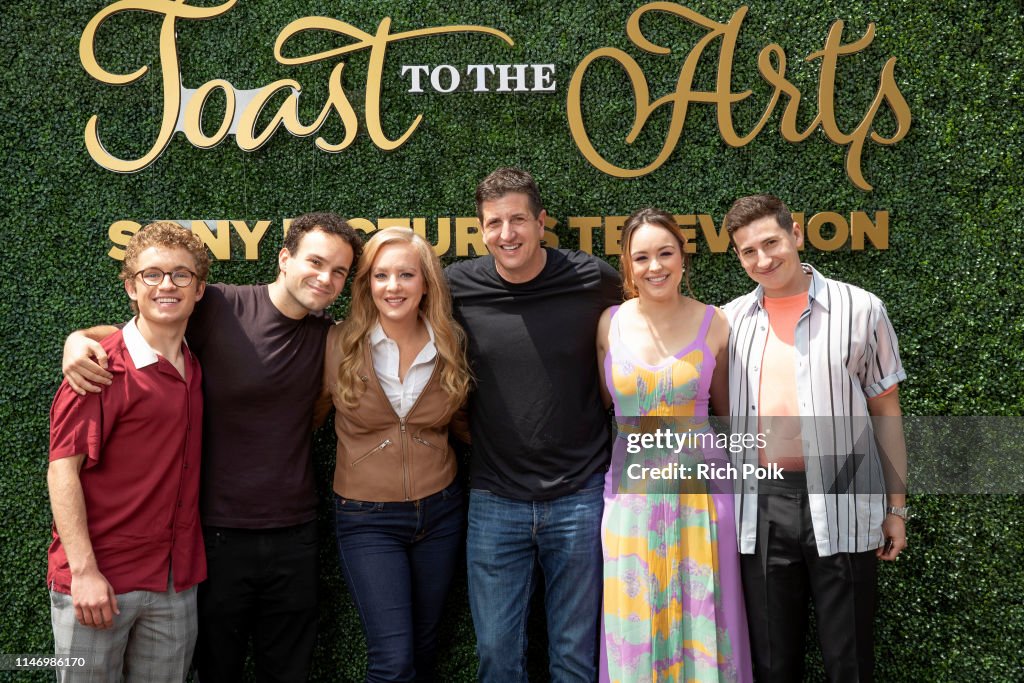Sean Giambrone, Troy Gentile, Wendi McLendon-Covey, Doug Robinson