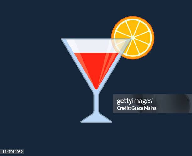 ilustrações, clipart, desenhos animados e ícones de o vidro de cocktail com vodka martini e o limão ou a laranja garnish - conhaque bebida destilada