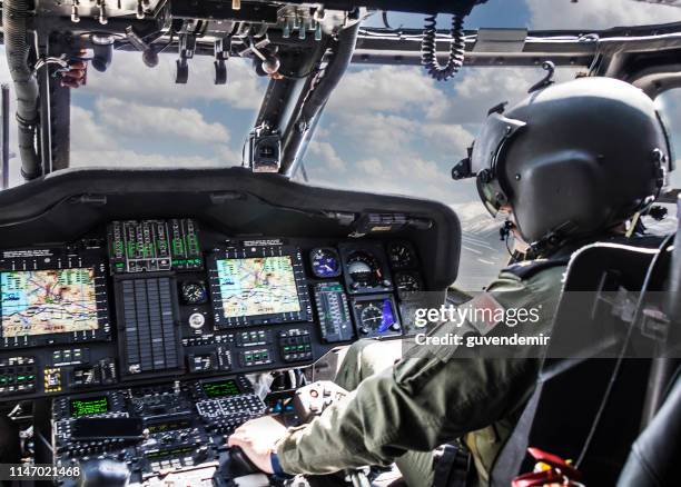 army helicopter pilot riding helicopter - cabine imagens e fotografias de stock