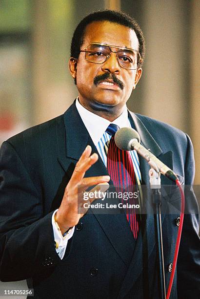 1,358 Us Johnnie Cochran Jr Stock Photos, High-Res Pictures, and Images ...
