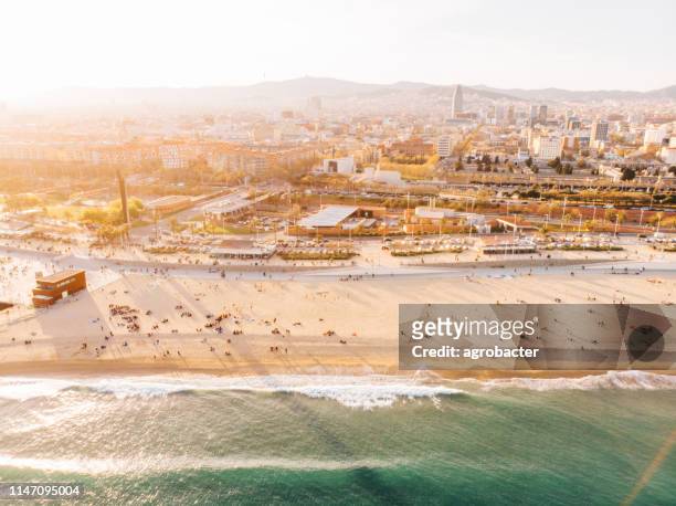luchtfoto van barceloneta strand - barcelona spanje stockfoto's en -beelden