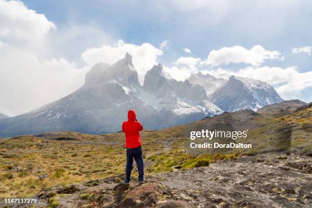 the view of hiking trail in torres del paine national park, chile (parque nacional torres del paine) - parque natural stock pictures, royalty-free photos & images