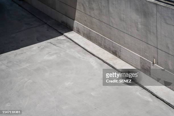 aerial view of empty road - concrete floor stockfoto's en -beelden