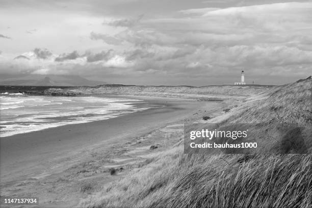 turnberry lighthouse, scotland captured in black and white - sargaço imagens e fotografias de stock