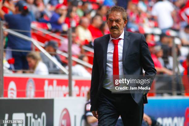 Ricardo Antonio La Volpe Coach of Toluca looks on during the 17th round match between Toluca and Lobos BUAP as part of the Torneo Clausura 2019 Liga...