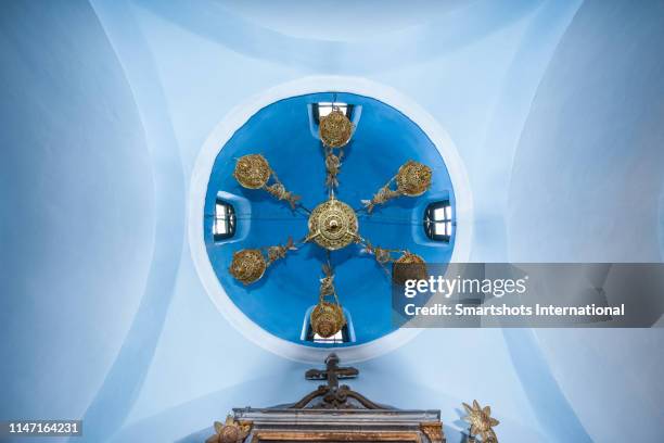 dome of small byzantine chapel of "pantokrator"on pontikonisi, kanoni peninsula, corfu island, ionian islands, greece - ionian islands stock-fotos und bilder