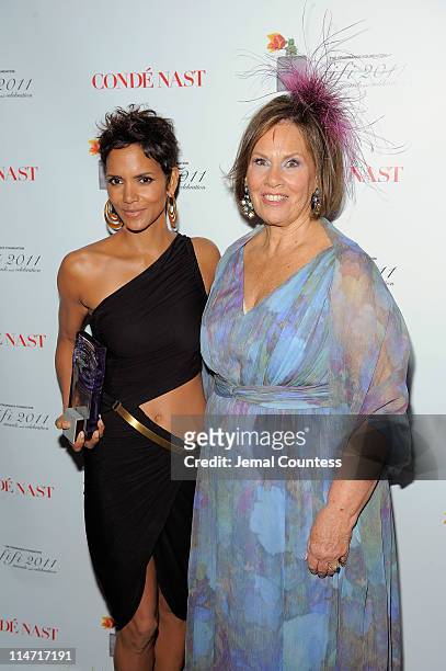 Award winner Halle Berry and President of the Fragrance Foundation Rochelle Bloom pose backstage at the 2011 FiFi Awards at The Tent at Lincoln...