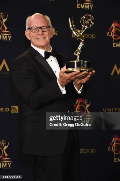 Max Gail poses with the Daytime Emmy Award for Outstanding Supporting Actor in a Drama Series during the 46th annual Daytime Emmy Awards at Pasadena...
