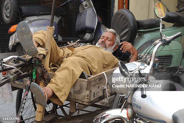 Imdad Rickshaw 92 Punjabi Rickshaw Puller Stock Photos, High-Res Pictures, and Images ...