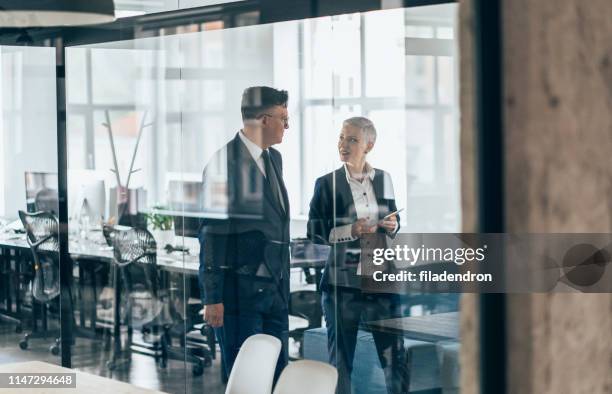 business partners in discussion - business woman on the move stock pictures, royalty-free photos & images