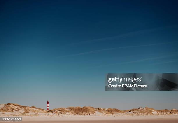 leuchtturm in den dünen - amrum stock-fotos und bilder