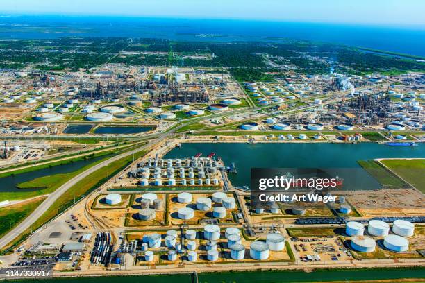 antenna di raffineria grandangolare - texas city foto e immagini stock