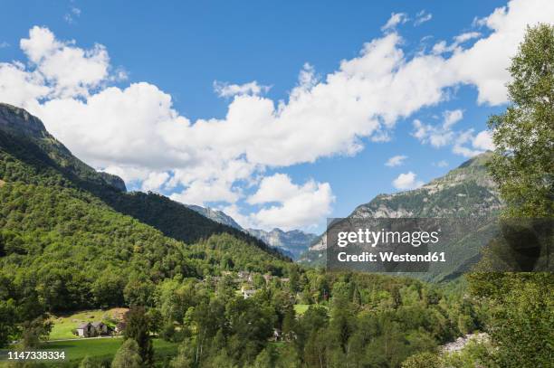 switzerland, ticino, verzasca valley, mountain scenery - valle verzasca stock-fotos und bilder