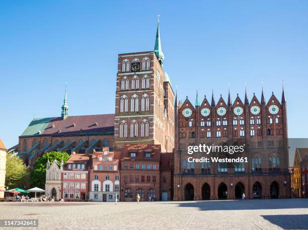 germany, mecklenburg-western pomerania, stralsund, old town, st. nicholas' church and townhall - stralsund stock pictures, royalty-free photos & images