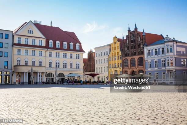 germany, mecklenburg-western pomerania, stralsund, old town, old market square - plaza stock-fotos und bilder