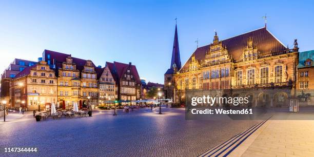 germany, free hanseatic city of bremen, market square, merchants houses, townhall, bremen roland, unesco world heritage site - bremen photos et images de collection