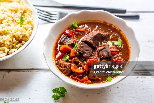 vegetarian goulash with jackfruit and rice - hungarian culture stock-fotos und bilder