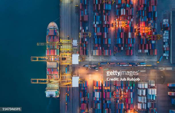 container ship in import export and business logistics, by crane, trade port, shipping cargo to harbor - dársena fotografías e imágenes de stock