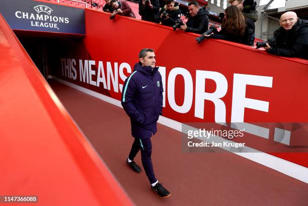 Ernesto Valverde, Manager of Barcelona walks out prior to the Barcelona training session on the eve of the UEFA Champions League Semi Final second...