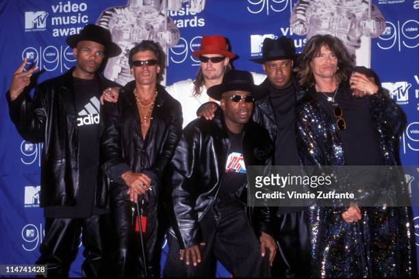 Run DMC with Kid Rock and Steven Tyler and Joe Perry in the press room at the 1999 MTV Music Video Awards in NYC 09/09/99