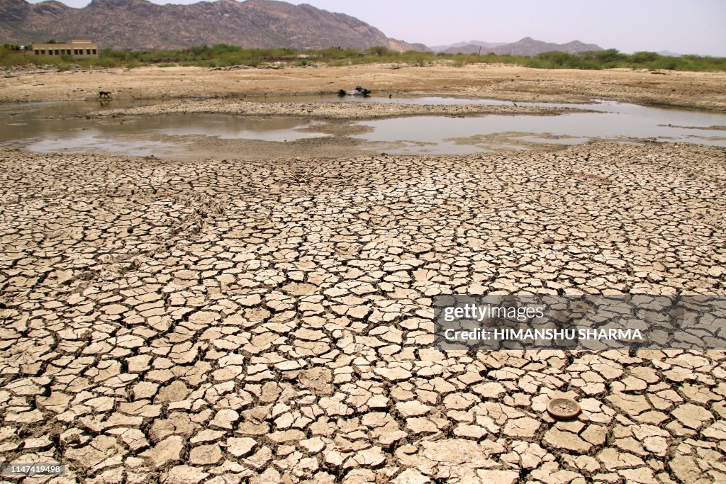 TOPSHOT-INDIA-WEATHER-HEATWAVE