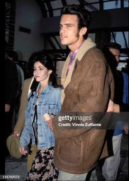 11th December 1993: Shannen Doherty and Ashley Hamilton at LAX in 1993