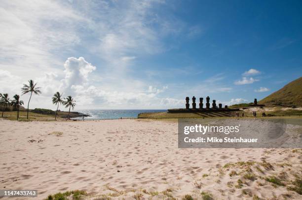 ahu nau nau on anakena beach, rapa nui/easter island, chile - isla de pascua fotografías e imágenes de stock
