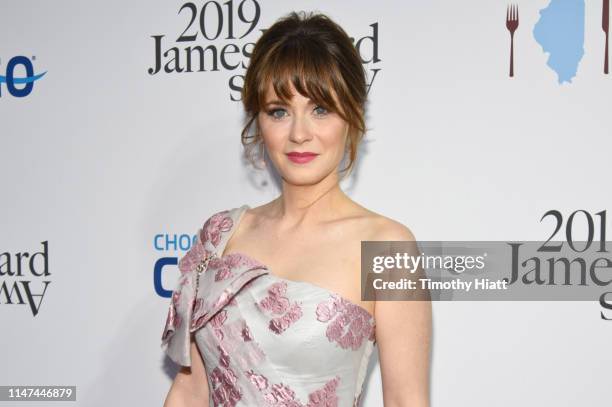 Zooey Dechanel attends the 2019 James Beard Awards at Lyric Opera Of Chicago on May 06, 2019 in Chicago, Illinois.