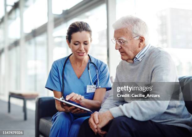 was halten sie von unserem zeitplan für heute? - medicare krankenversicherung stock-fotos und bilder