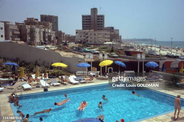 La piscine municipale Gordon à Tel Aviv, en août 1981, Israël.