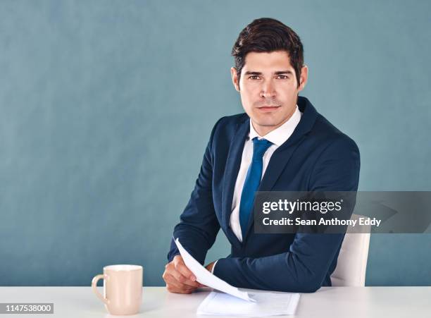 breaking nieuws - presentator media stockfoto's en -beelden