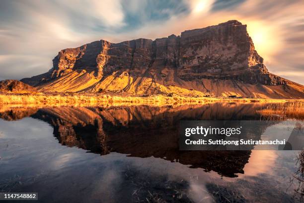 mountain lake and traffic light trail with reflection and fog at sunset in iceland - salt flats stockfoto's en -beelden