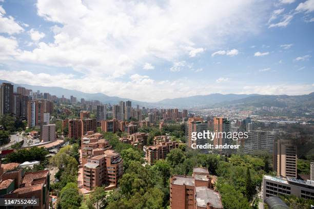 prachtig uitzicht over medellin, colombia - colombia stockfoto's en -beelden