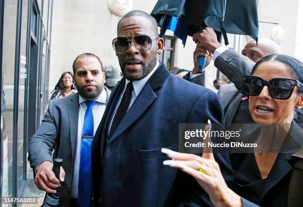 Singer R. Kelly arrives at the Leighton Courthouse for his status hearing in relation to the sex abuse allegations made against him on May 07, 2019...