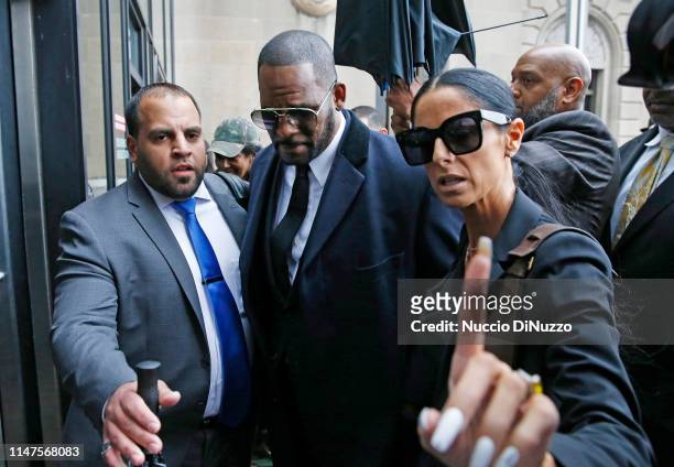 Singer R. Kelly arrives at the Leighton Courthouse for his status hearing in relation to the sex abuse allegations made against him on May 07, 2019...