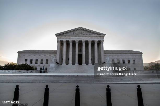 us supreme court - us supreme court building stock-fotos und bilder