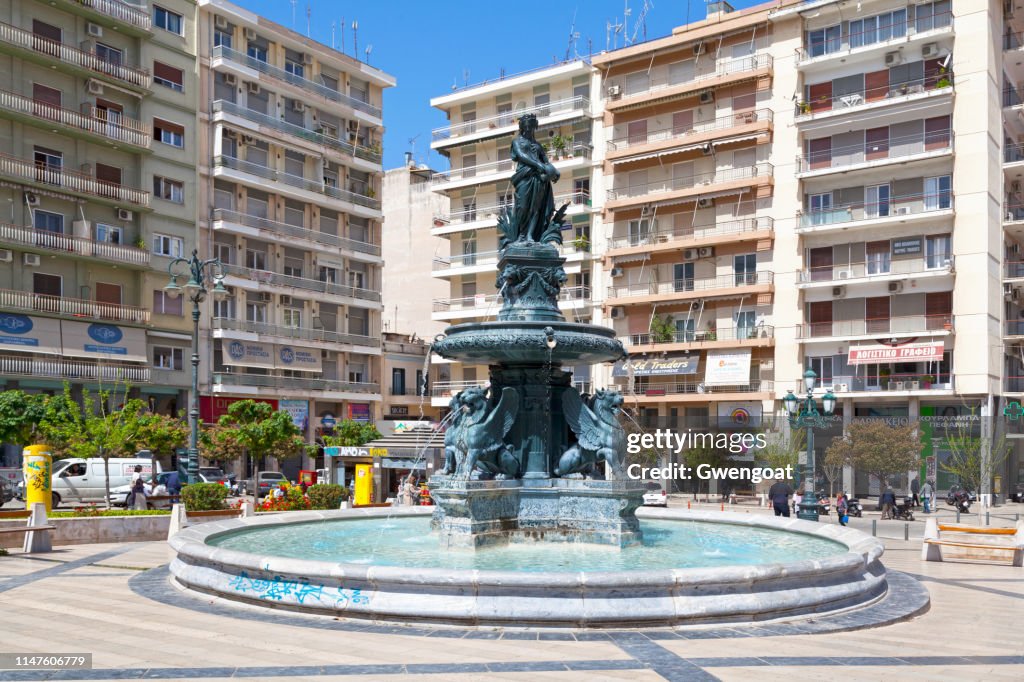 Brunnen am Georgiou I Platz in Patras