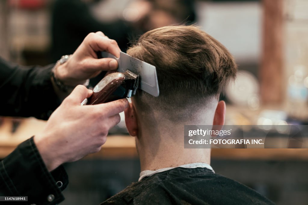 イングリッシュスタイルバーバーショップアクション