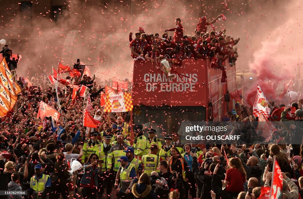 FBL-EUR-C1-ENG-LIVERPOOL-TROPHY-PARADE