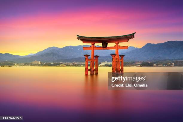 long exposure itsukushima shrine miyajima floating torii gate, hiroshima, japan - torii gate stock pictures, royalty-free photos & images