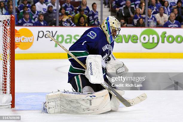 Goaltender Roberto Luongo of the Vancouver Canucks makes a save in Game Five of the Western Conference Finals against the San Jose Sharks during the...